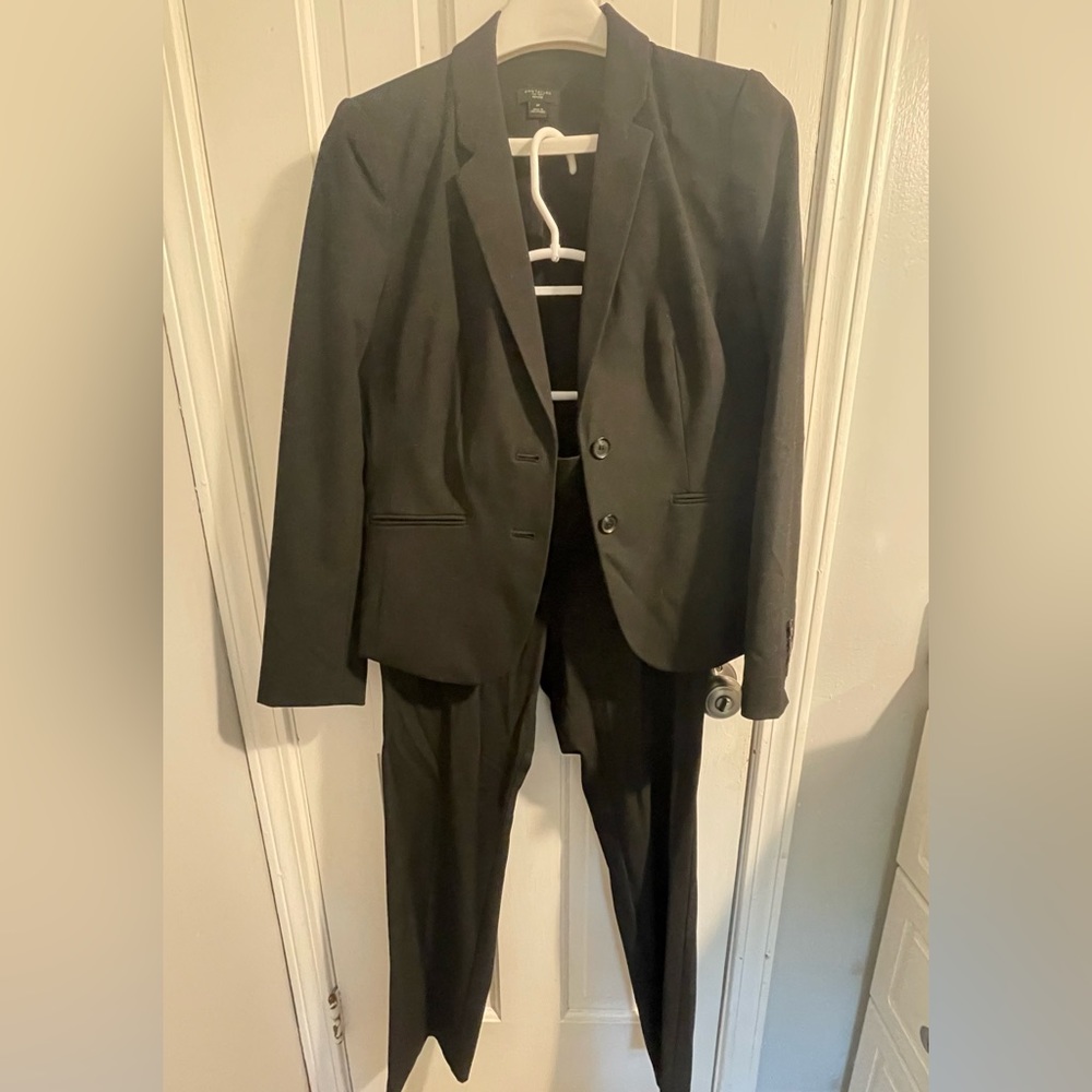 Ann Taylor Factory fitted 2 Piece suit, size 4 Petite